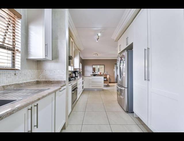4 BEDROOM HOUSE FOR SALE IN GLEN MARAIS